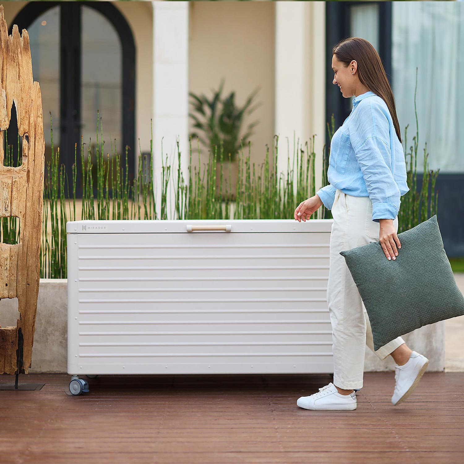 Mirador Outdoor Storage Series - Deck box horizon - 134 US Gallon - Latte