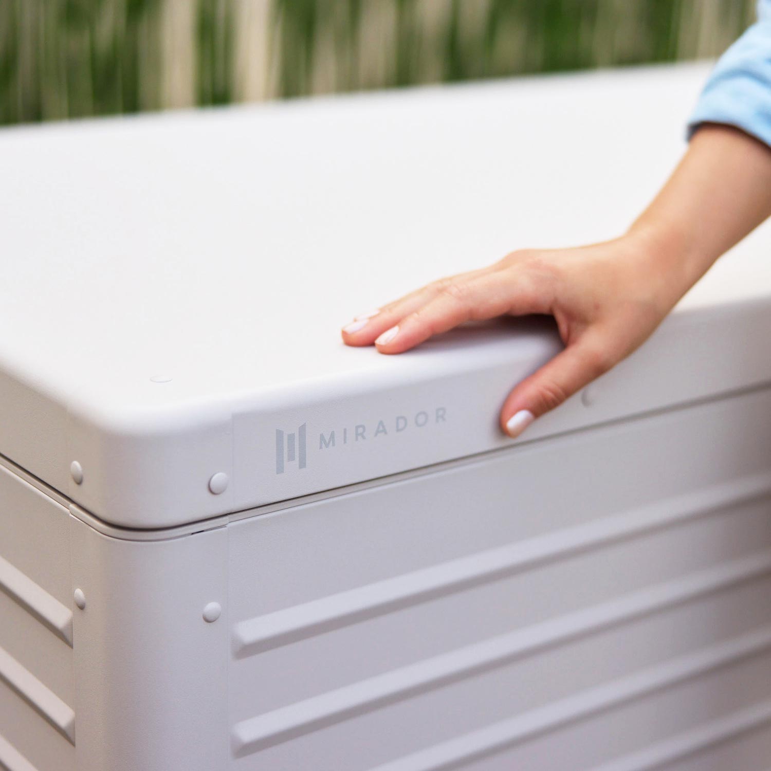 Mirador Outdoor Storage Series - Deck box horizon - 134 US Gallon - Latte