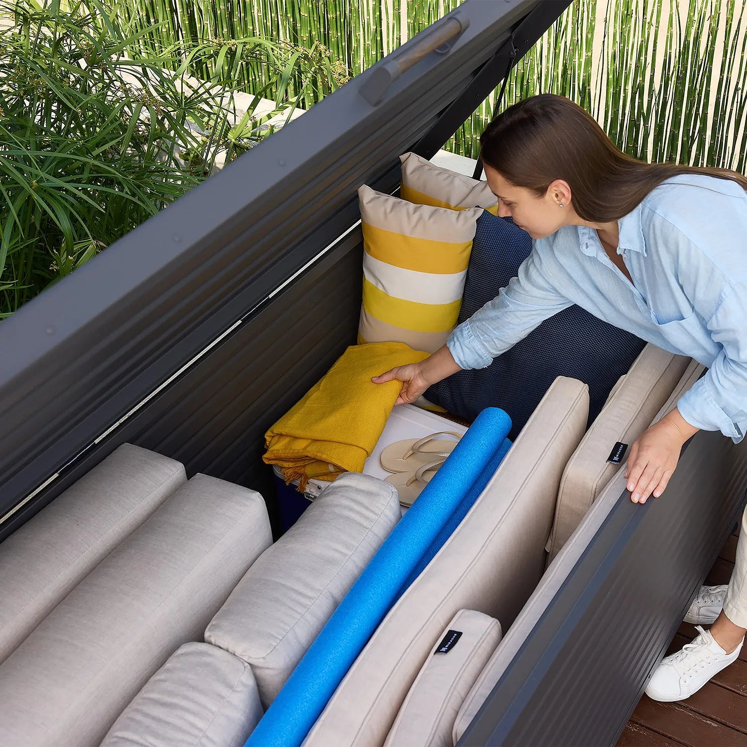 Mirador Outdoor Storage Series - Deck box horizon - 281 US Gallon