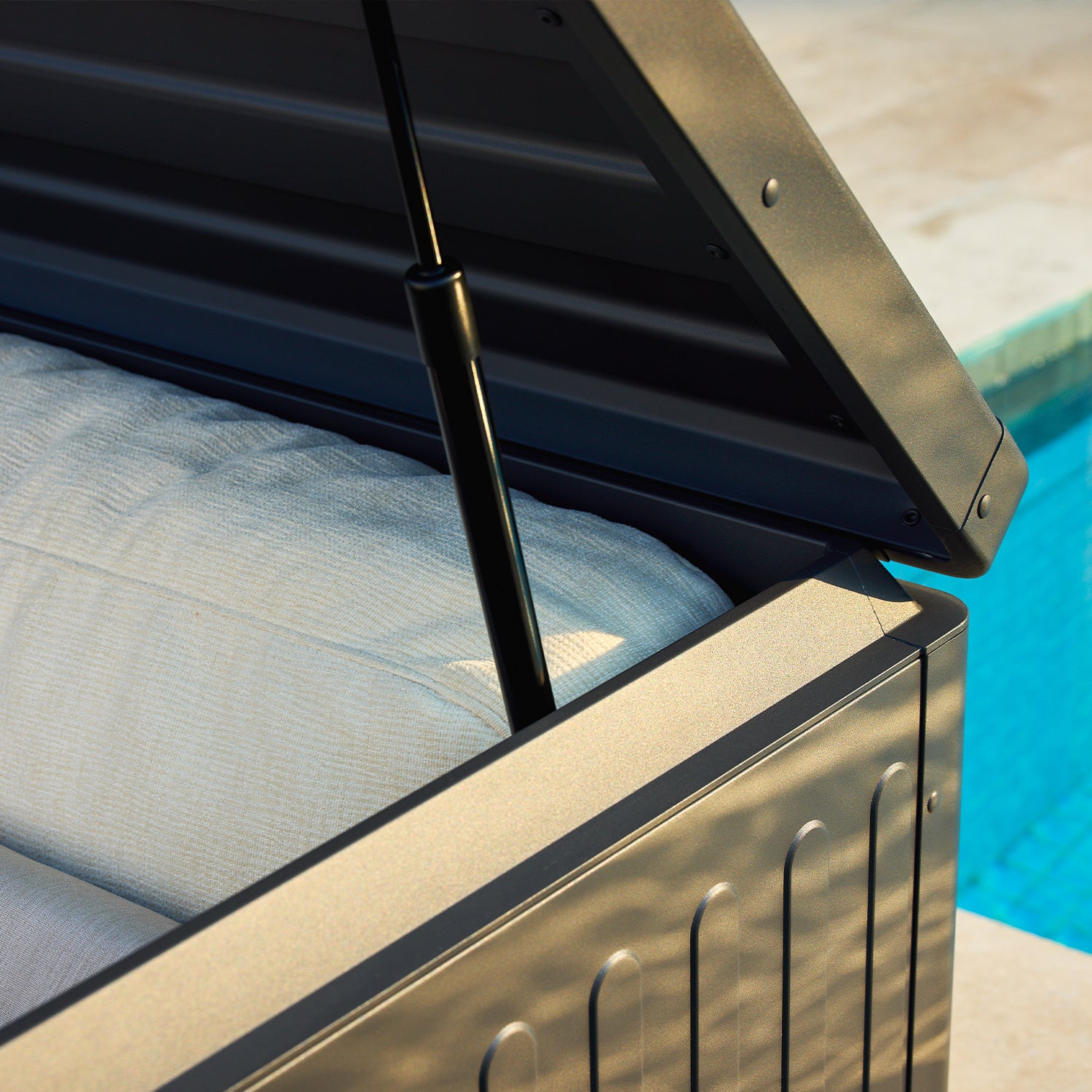 Mirador Outdoor Storage Series - Deck Box Urban - 370 US Gallon